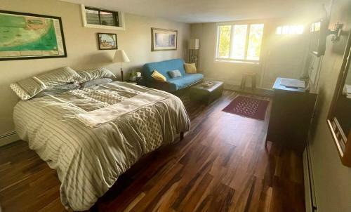 Private Apartment With Kitchen & Laundry In North End