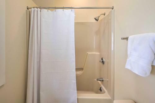 Apartamento Sleek Lincoln Getaway, 7 Mi To Flume Gorge!