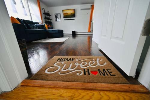 Bright & Cozy * 2nd Floor Apartment*. Close To Nyc