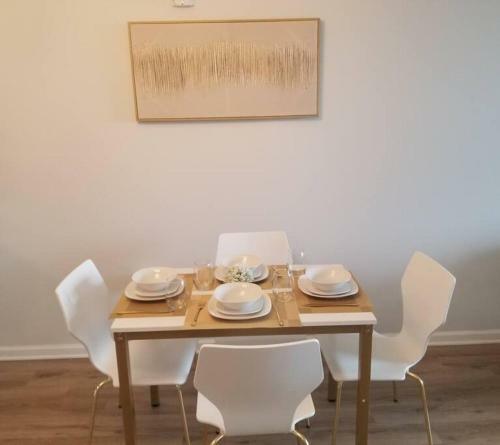 Apartamento *king Bed Ideal For Long Stays W/ Foosball Table!*