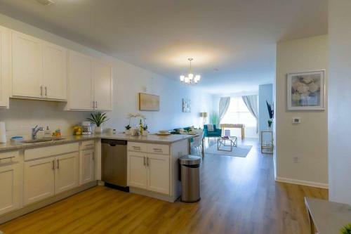 Apartamento *king Bed Ideal For Long Stays W/ Foosball Table!*