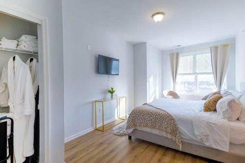 Apartamento *king Bed Ideal For Long Stays W/ Foosball Table!*