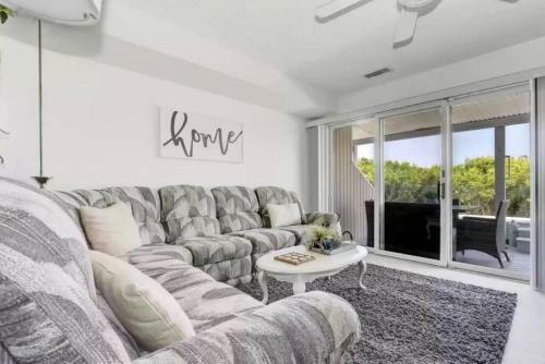 On The Sand Beachfront Condo With Parking