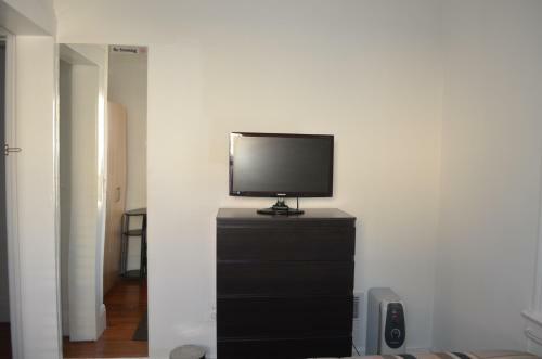 Hostal Cozy Private Bedrooms Kitchen Wifi