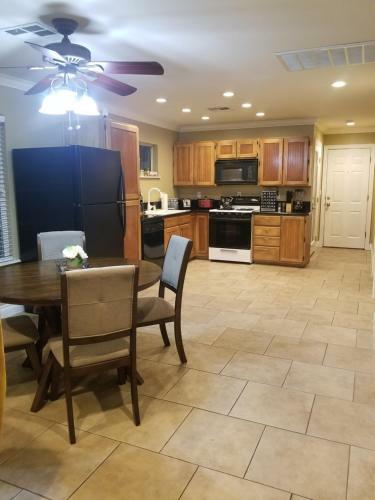 Very Private, Gated, Huge Floorplan, Wifi, Washer&dryer