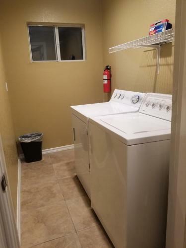 Very Private, Gated, Huge Floorplan, Wifi, Washer&dryer