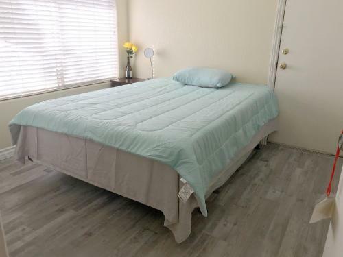 Comfortable Big Bedroom In The House For Rent-03