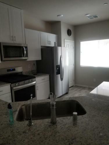 Beautiful Townhouse With King Suite!