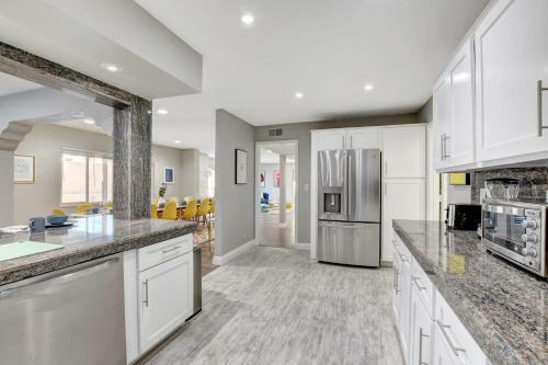 Modern Lockdown At 7br, 4ba, Pool, Spa And Games 31 Days Only