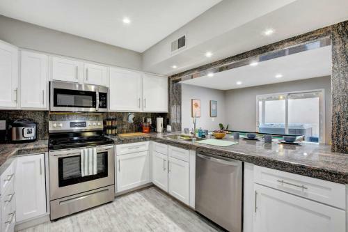 Modern Lockdown At 7br, 4ba, Pool, Spa And Games 31 Days Only