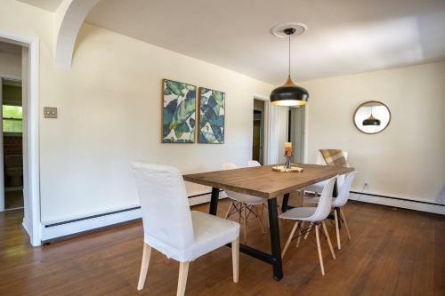Fabulous Mid Century 4br 3bath House
