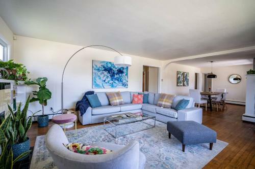Fabulous Mid Century 4br 3bath House