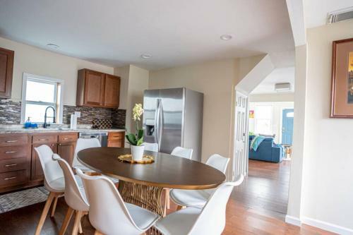 New 4br In AC Quiet Island +central Location