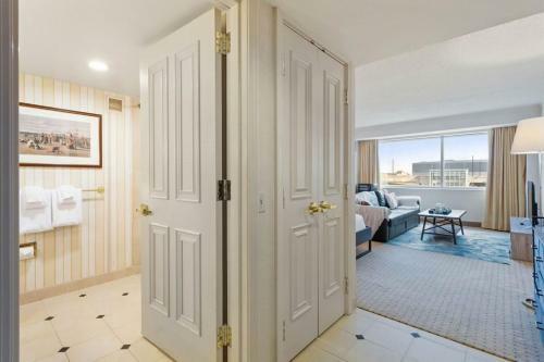 Posada Bold Beachside Hotel Room By Cozysuites