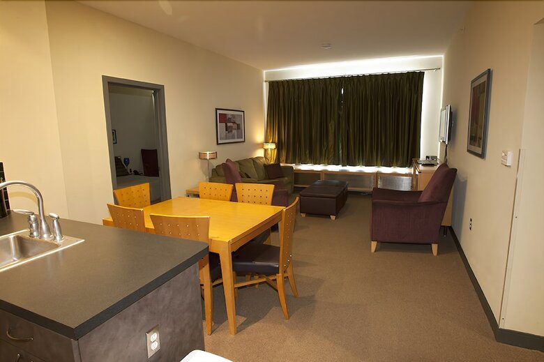 Hotel Expedition Station