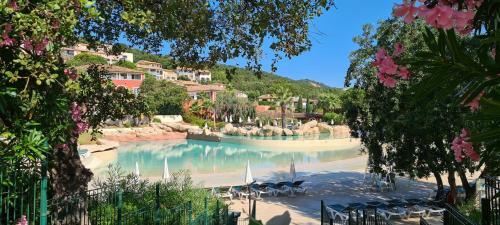 Le Petit Mas De Grimaud
