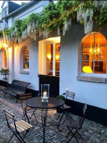 Hostal La Maison Blanche