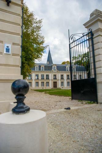 Bed & Breakfast Le Ch�teau D Hardricourt