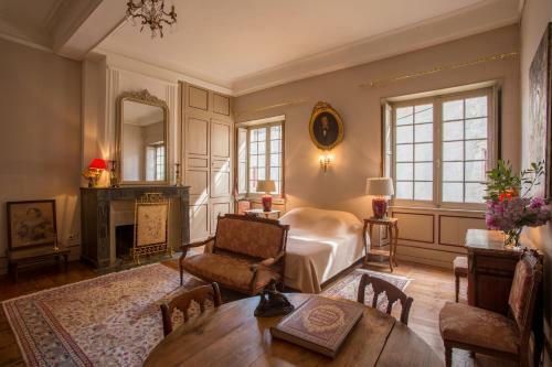 Hostal Chateau D'estrac
