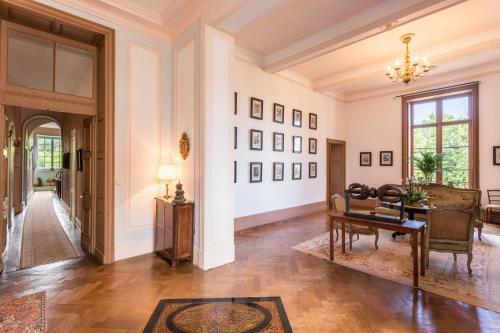 Hostal Chateau D'estrac