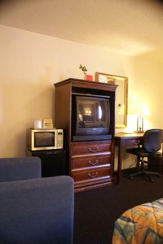 Motel Budget Host Alexandria