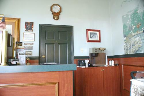 Motel Budget Host Alexandria