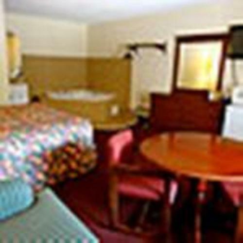 The Whispering Pines Motel- Whitestone