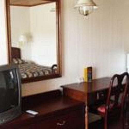 Washington & Lee Motel
