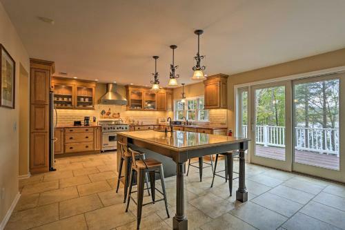 Spacious Lakefront Retreat With Deck And Views!