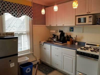 The Allenhurst, Beach Apartment #9 - Small Studio With Bathroom & Kitchenette