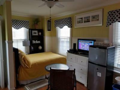 The Allenhurst, Beach Apartment #9 - Small Studio With Bathroom & Kitchenette
