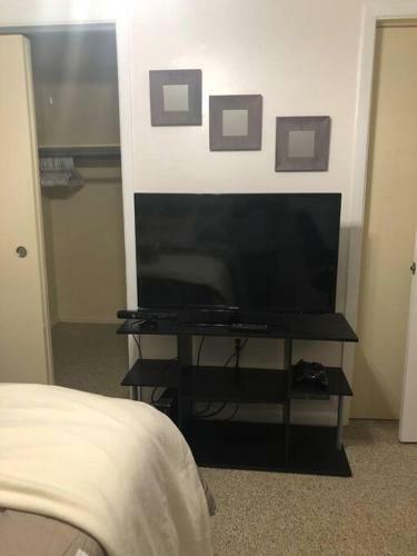 Apartamento Updated 2br 1bath Parking /close To Everything