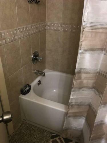 Apartamento Updated 2br 1bath Parking /close To Everything