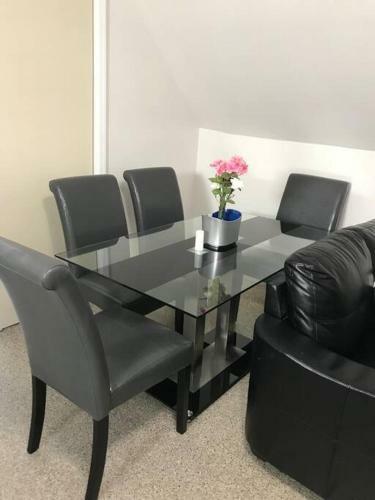 Apartamento Updated 2br 1bath Parking /close To Everything