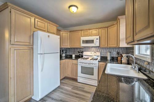 Charming Somers Point House With Private Pool!