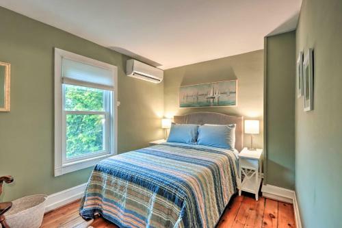 Charming Abode With Patio - Walk To Town And River!