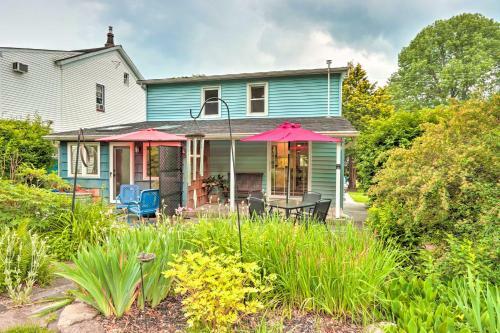 Charming Abode With Patio - Walk To Town And River!