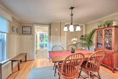 Charming Abode With Patio - Walk To Town And River!