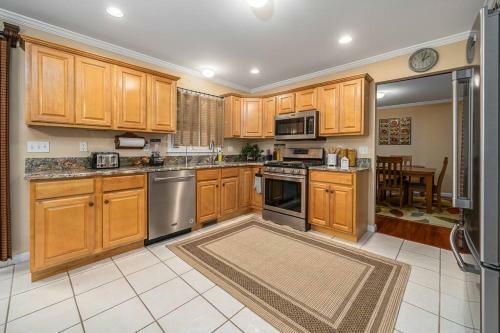 Modern & Spacious, 10 Minutes To Seaside Heights, Sleeps 14