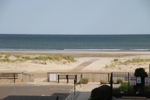 Beach Colony Motel