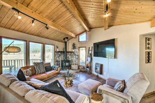 Angel Fire Retreat With Mtn Views About 2 Mi To Ski