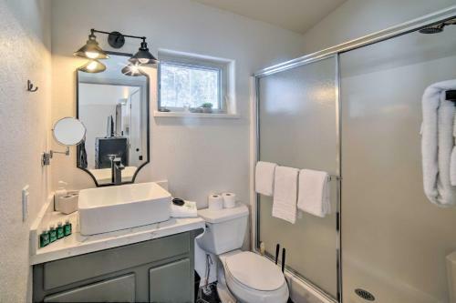 Stylish, Serene Angel Fire Cabin With Hot Tub!
