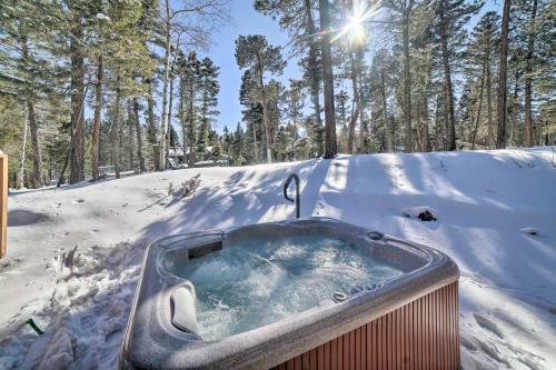 Stylish, Serene Angel Fire Cabin With Hot Tub!