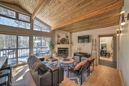 Stylish, Serene Angel Fire Cabin With Hot Tub!