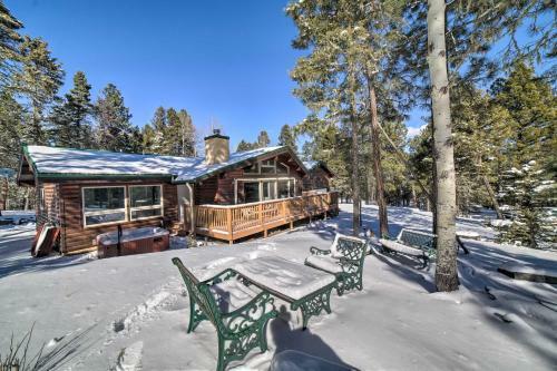 Stylish, Serene Angel Fire Cabin With Hot Tub!