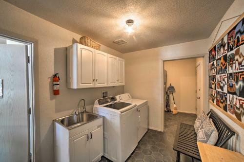 Stylish, Serene Angel Fire Cabin With Hot Tub!
