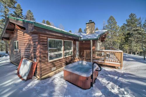 Stylish, Serene Angel Fire Cabin With Hot Tub!