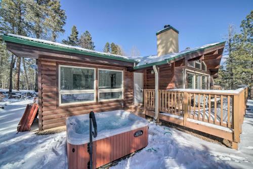 Stylish, Serene Angel Fire Cabin With Hot Tub!