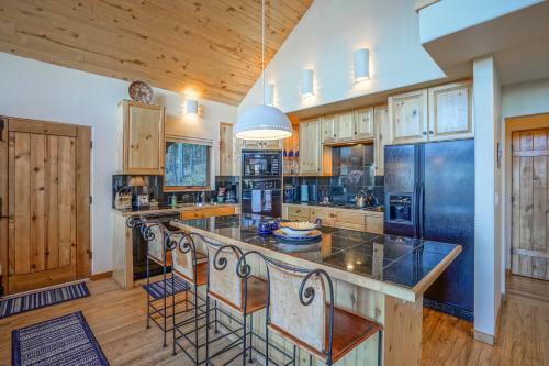 Upscale Angel Fire Cabin With Deck Ski Nearby!