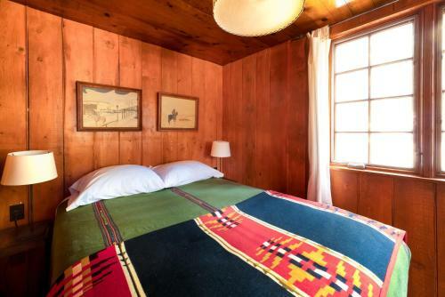 Corkins Lodge